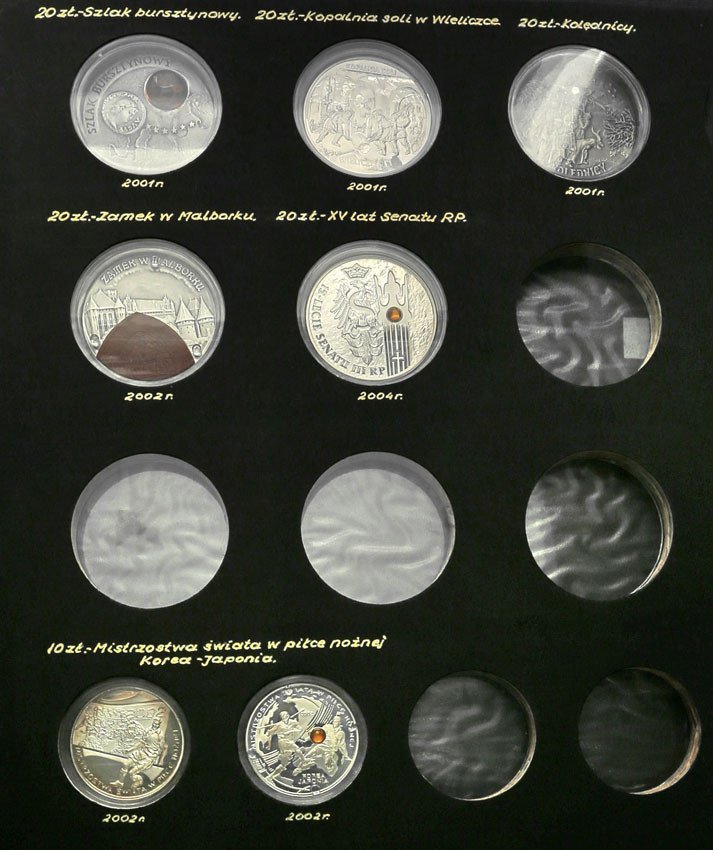 Klaser Komplet 56 monet kolekcjonerskich 10 i 20 złotych 2001-2005 - Szlak Bursztynowy, Kolędnicy...